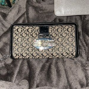 LIVE SHOW GUESS WALLET